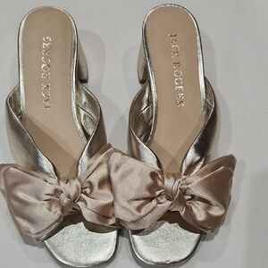 Jack Rogers Women's Gold and Cream Bow Sandals Size 7.5 EUC